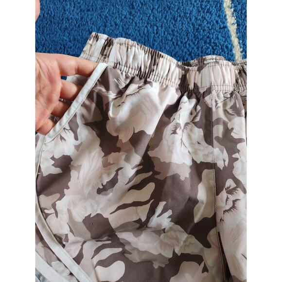 Calvin Klein Floral Camo Print Active Shorts M - Picture 3 of 8